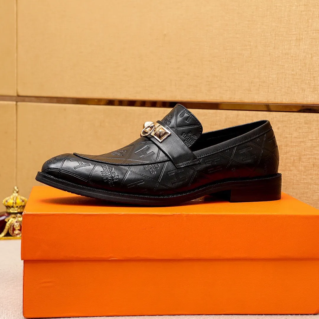Men's shoes 💰480 💐 Product trademark: HERMES "Hermès" casual leather shoes Regular size: 38-44 (45🉑️customized) Product materials: Selected imported first-layer calfskin embossed upper + classic hardware buckle, imported water-dyed 🐂 cowhide lining. Strong three-dimensional visual effect, non-slip and wear-resistant combination outsole Color: 2⃣️colors available